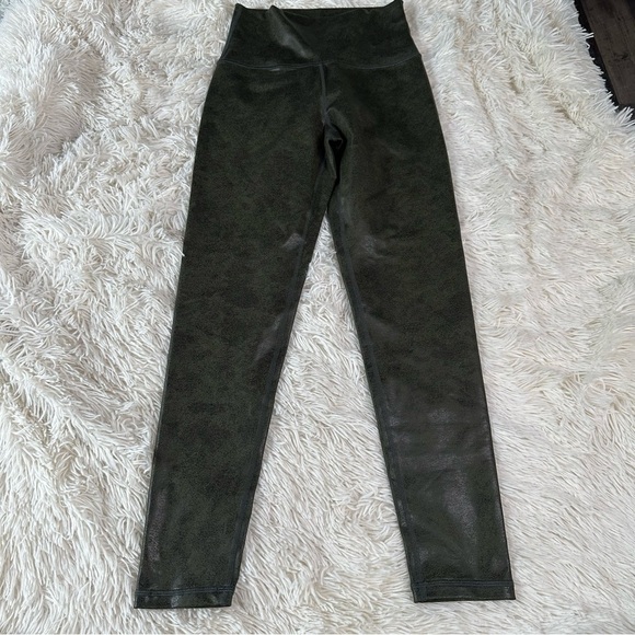 Offline by Aerie Crackle Leggings Size Small Short - Picture 6 of 11